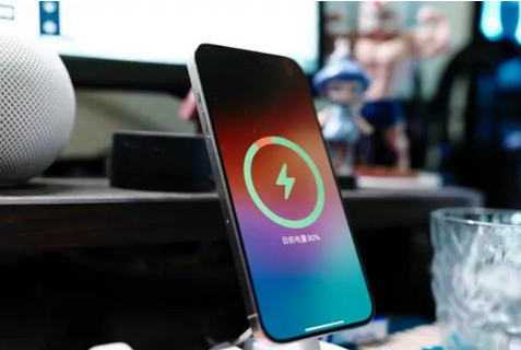 黄潭镇苹果15换屏服务分享用什么充电器给iPhone15充电更好 